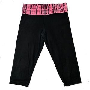 Pink yoga cropped pants with Tribial print